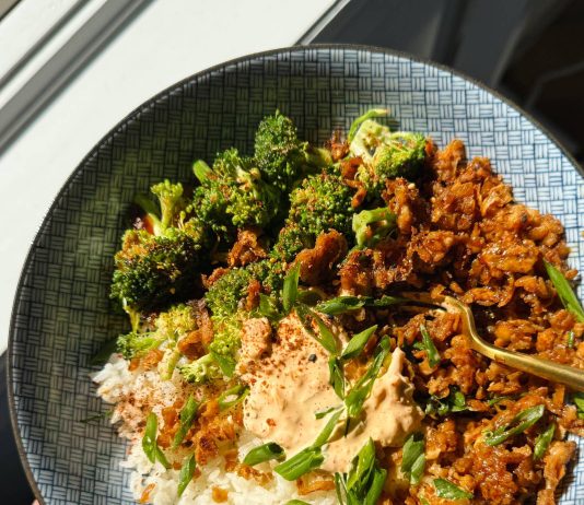 Teriyaki Tofu Bowls with Kimchi Mayo